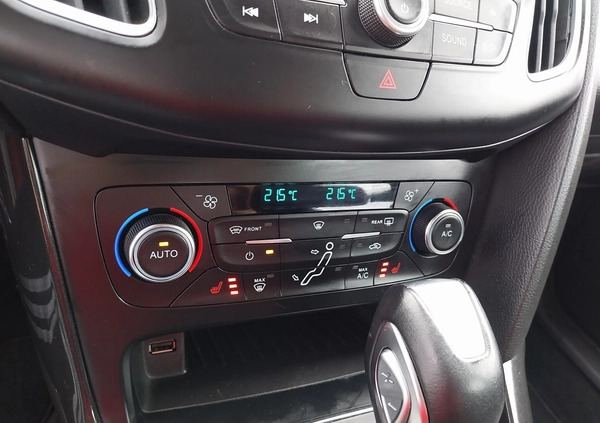 Ford Focus cena 55000 przebieg: 142819, rok produkcji 2018 z Ostrołęka małe 379